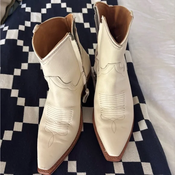 Tecovas Daisy Boot in White - Picture 2 of 4